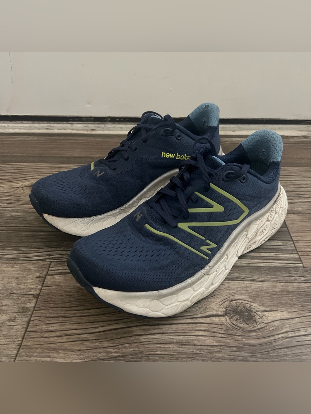New Balance Fresh Foam More V4 / size: 10.5 mens